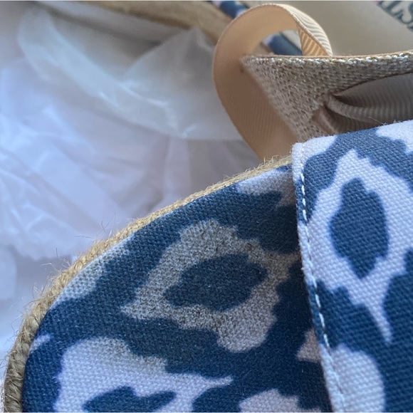 Just Fab Blue and White Ikat-Printed Wedges - Picture 6 of 9